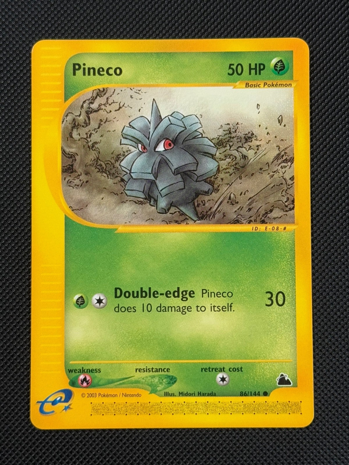 Pineco 86/144 REGULAR Pokémon Card WOTC Skyridge Common0