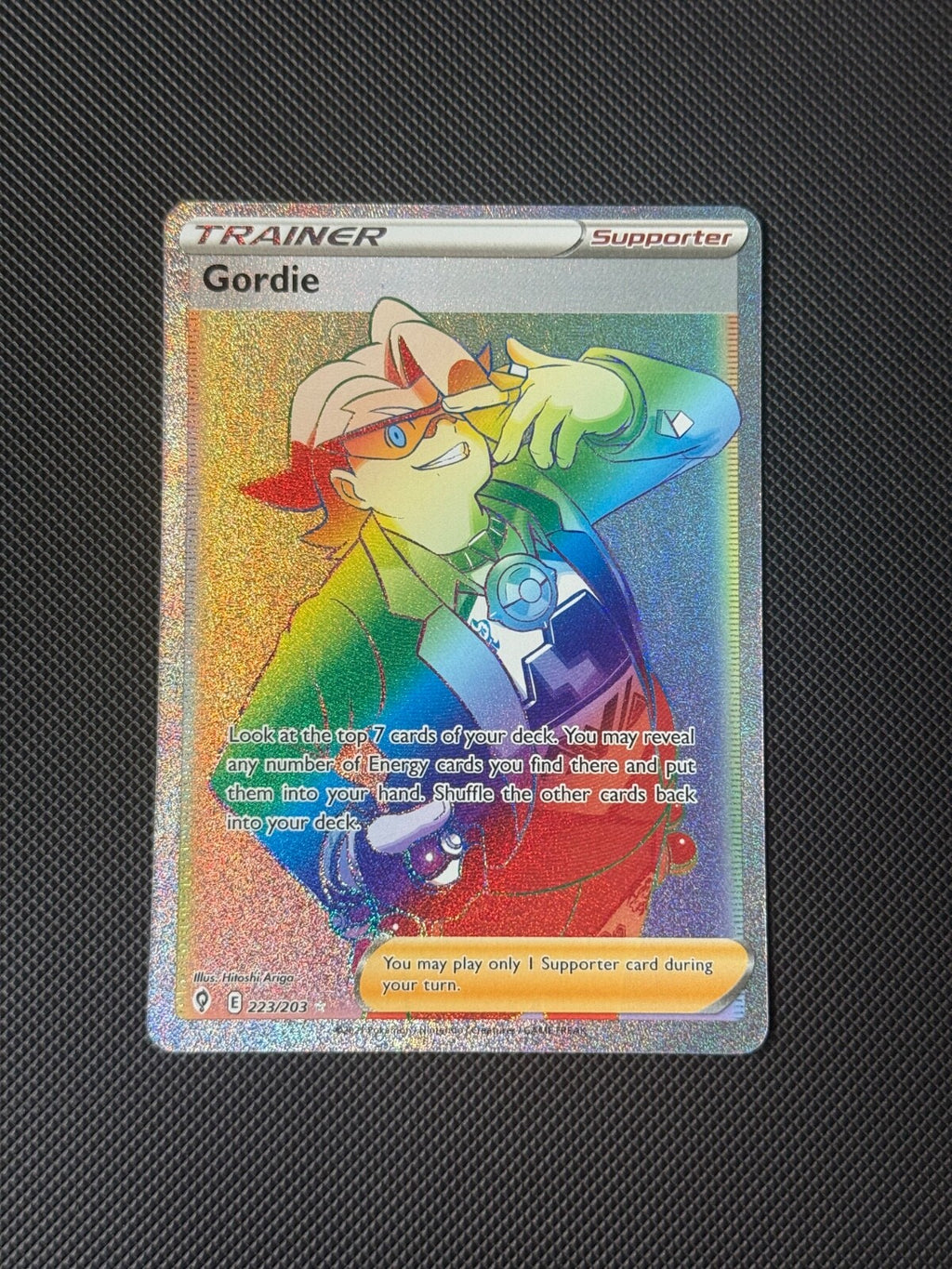 Gordie 223/203 Rainbow Rare Pokémon Card Evolving Skies NM0